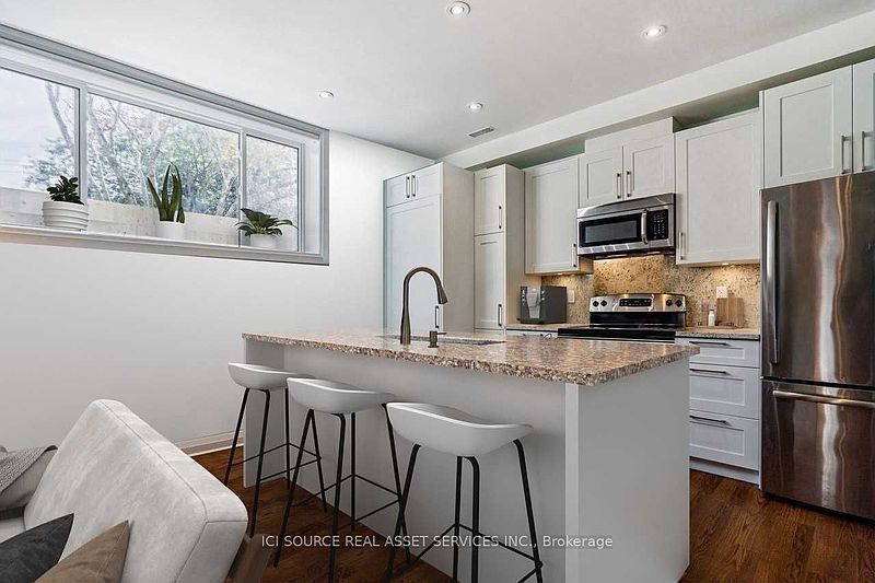 Toronto House for rent - 3 Bedrooms — photo 3