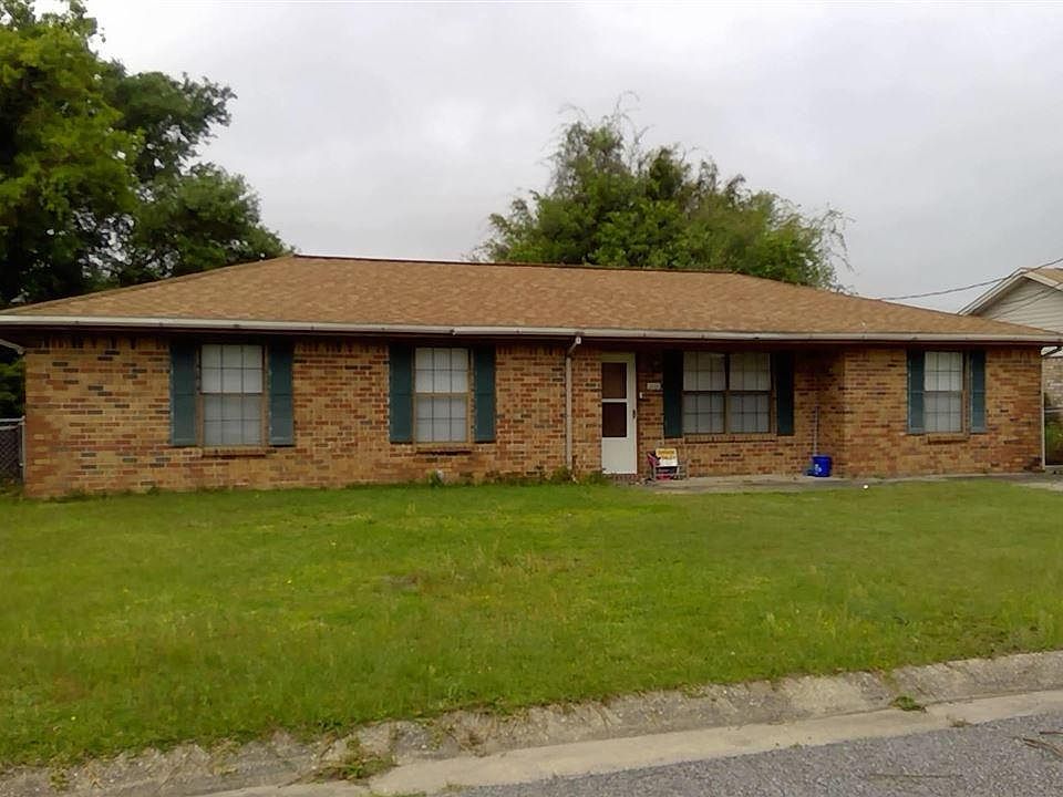 1st image of 825 Amberwood Dr