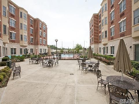 5th image of 50 Merrick Ave