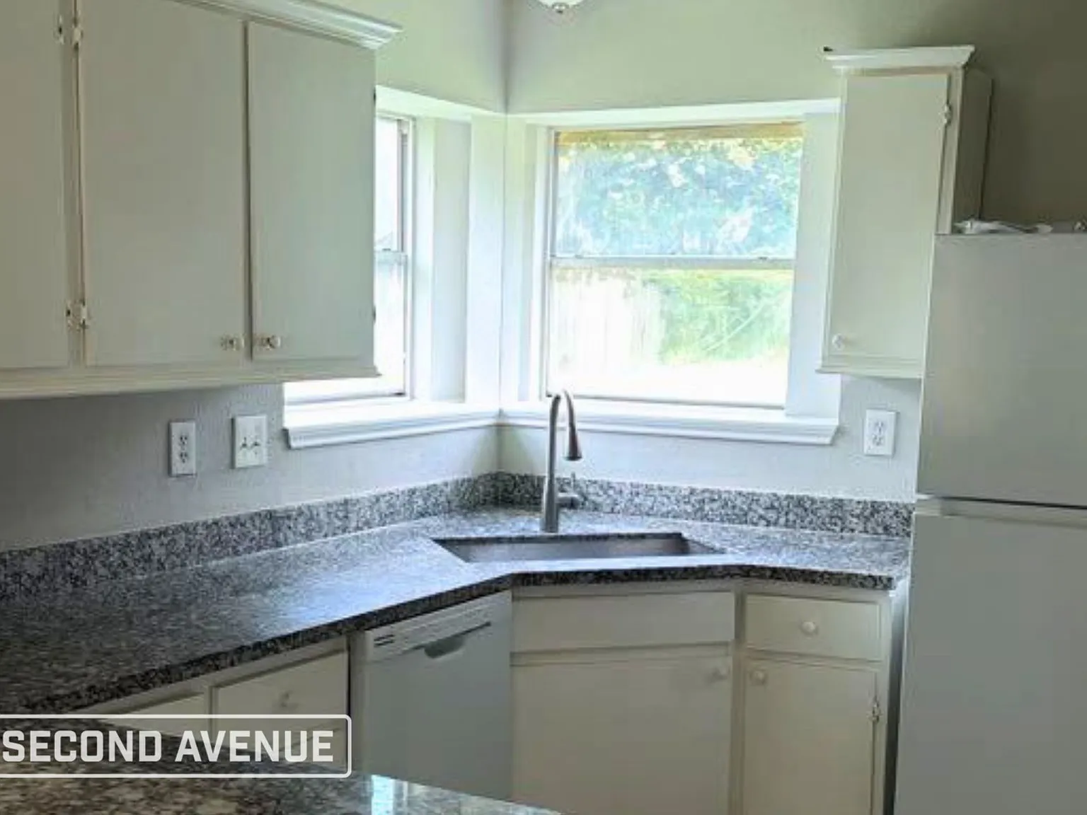 3 bed, 2.0 bath, 1418 sqft, $1,650 — Photo 3