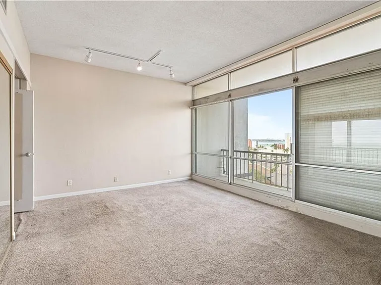 4600 Ocean Dr #906 — Photo 9