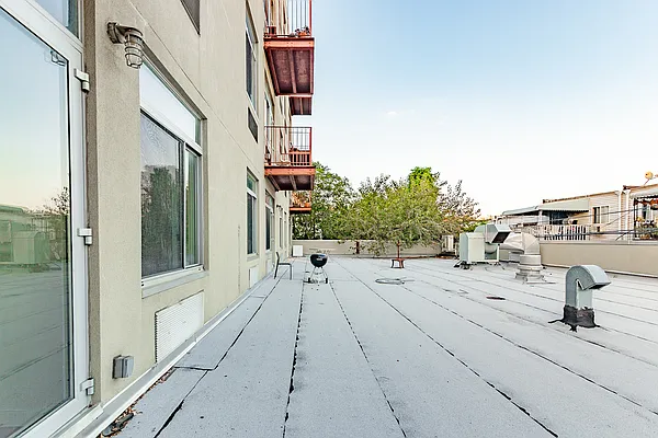 Rented by MySpaceNYC | media 22