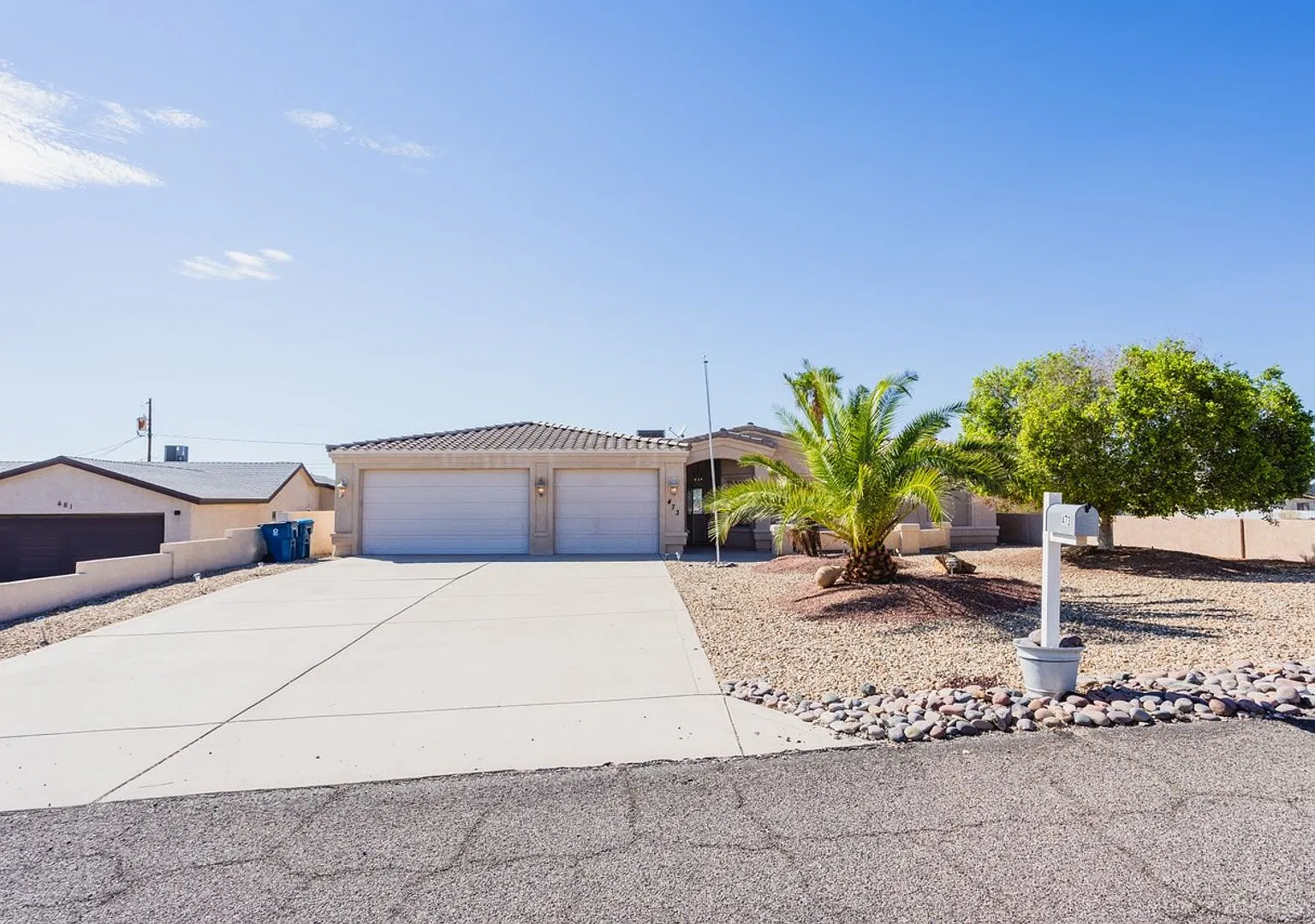 Private Desert Retreat! Vacation Home w/ a Pool & 3 Car Garage — Photo 3