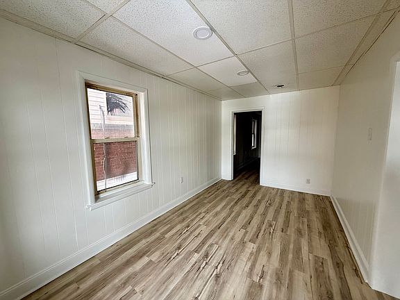 3rd image of 527 Broad Ave #3