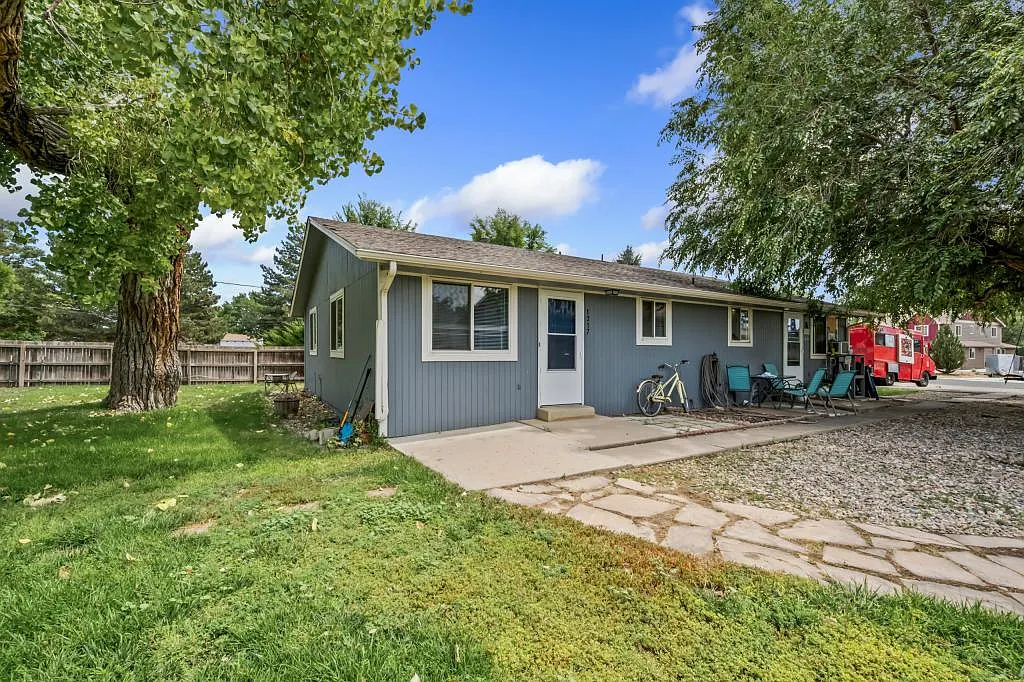 1217 Redwood Dr — Photo 2