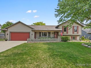 2166 Aaronsway Dr NE, Belmont, MI 49306