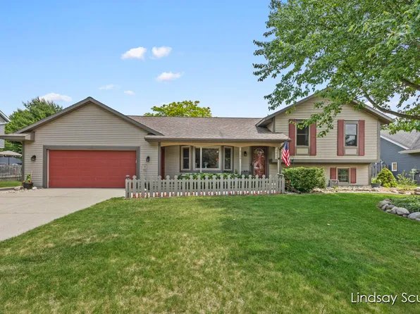 2166 Aaronsway Dr NE, Belmont, MI 49306