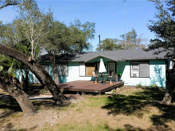 109 Palm St, Rockport, TX 78382