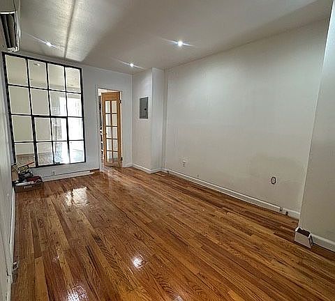 3rd image of 275 23rd St APT 1L