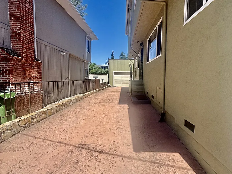 3107 82nd Ave — Photo 35