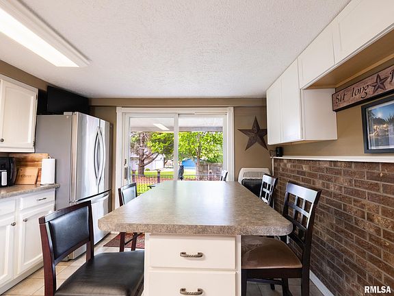 5th image of 97 N Riverview Dr
