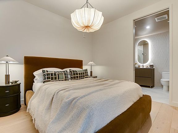 5th image of 610 Davis St #3206