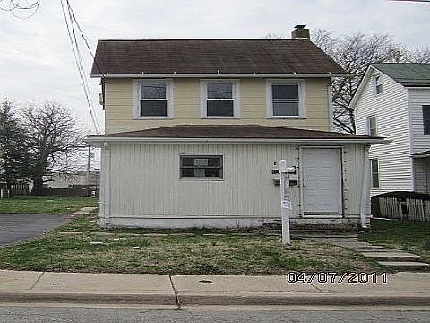 2nd image of 120 E Stockton St