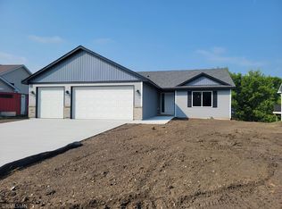 1114 NW North Ridge Dr, Montgomery, MN 56069