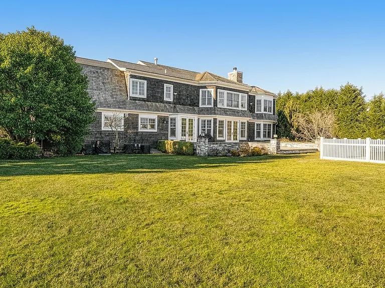 84 Tuckahoe Ln — Photo 3