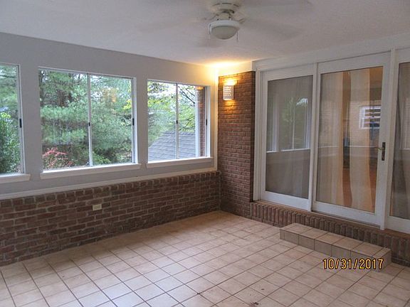 5th image of 3220 Brookwood Dr