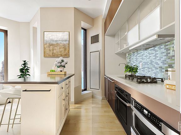 2nd image of 75 Wall St APT 33F