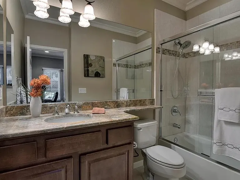 2218 Woodberry Ln — Photo 3