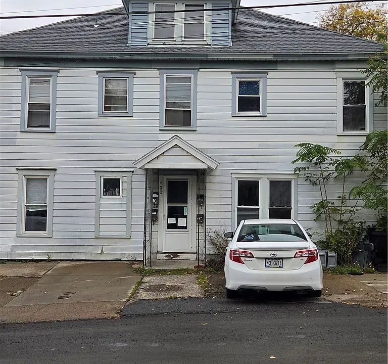 400 2nd St