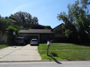 5409 W Chasefield Cir, McHenry, IL 60050