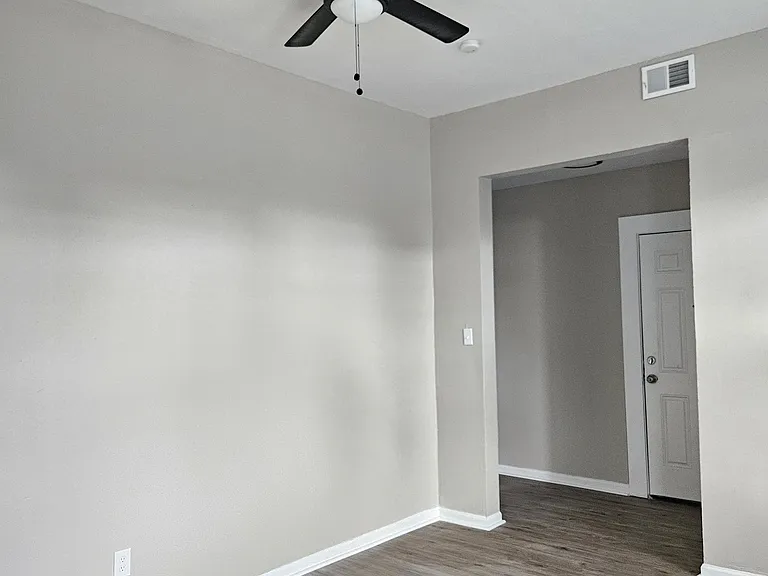 5887 Page Blvd #1E — Photo 3