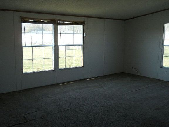 3rd image of 2344 Peppertree Rd