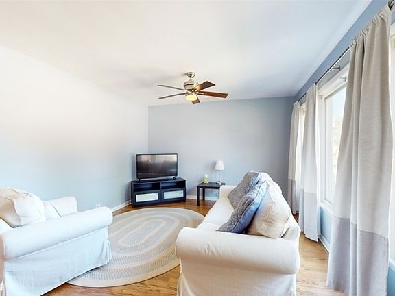 4th image of 6132 N Nagle Ave