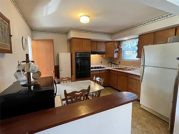 4th image of 2785 Robert Dr