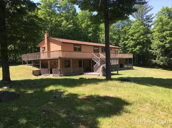 8285 Peter White Rd, Deerton, MI 49822