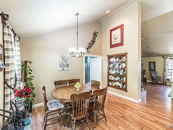 3rd image of 192 Peek Rd