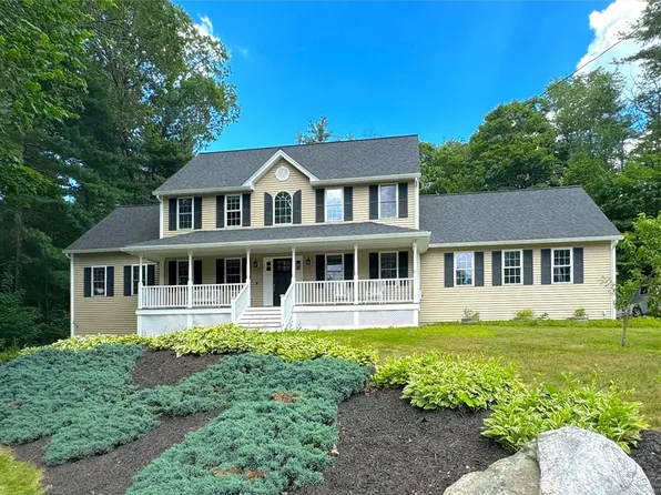 111 Country Club Pl, Southbridge, MA 01550