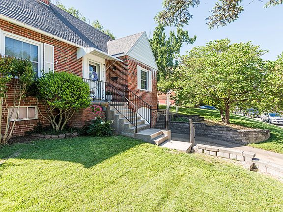2nd image of 1014 Holly Dr