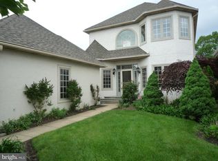 330 Overlook Ln, Gulph Mills, PA 19428