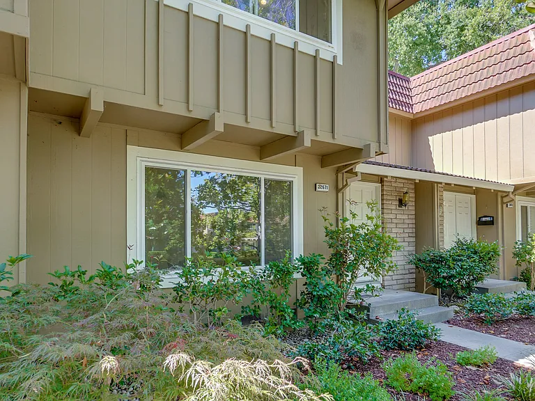 22671 Queens Oak Ct — Photo 37