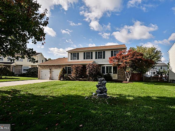 2nd image of 18 Cottonwood Ct
