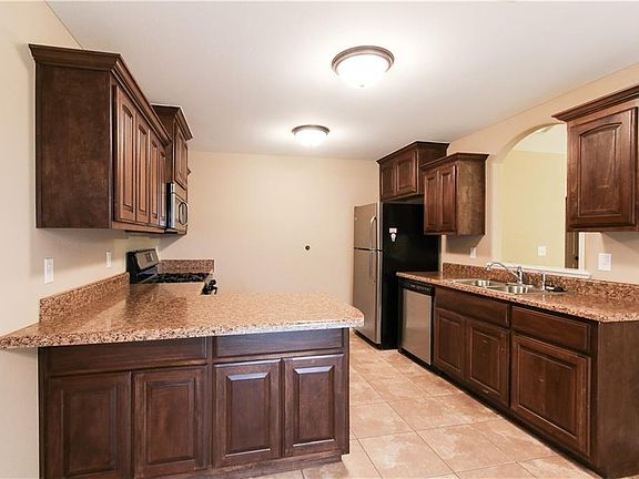 5th image of 408 E Summerwood Ct