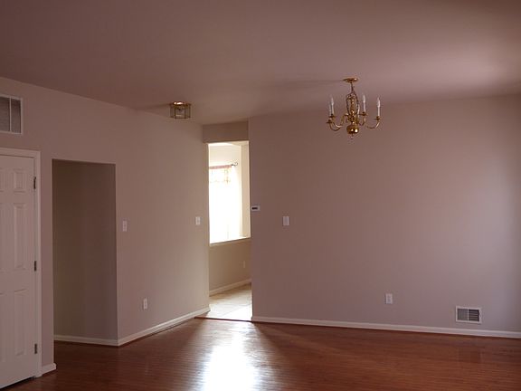 5th image of 42 Arrowhead Dr