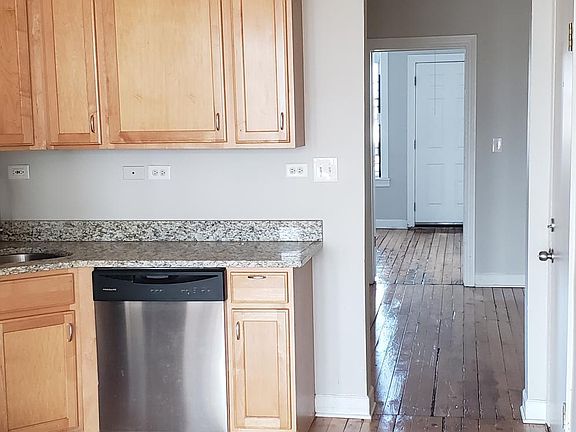 3rd image of 2344 W Fullerton Ave #3