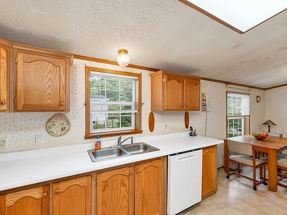 5th image of 7 Riley Rd