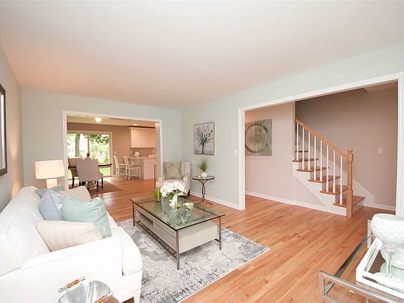 4th image of 14 Woodland St