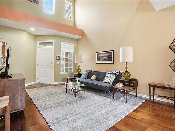3rd image of 529 Shakespeare Dr