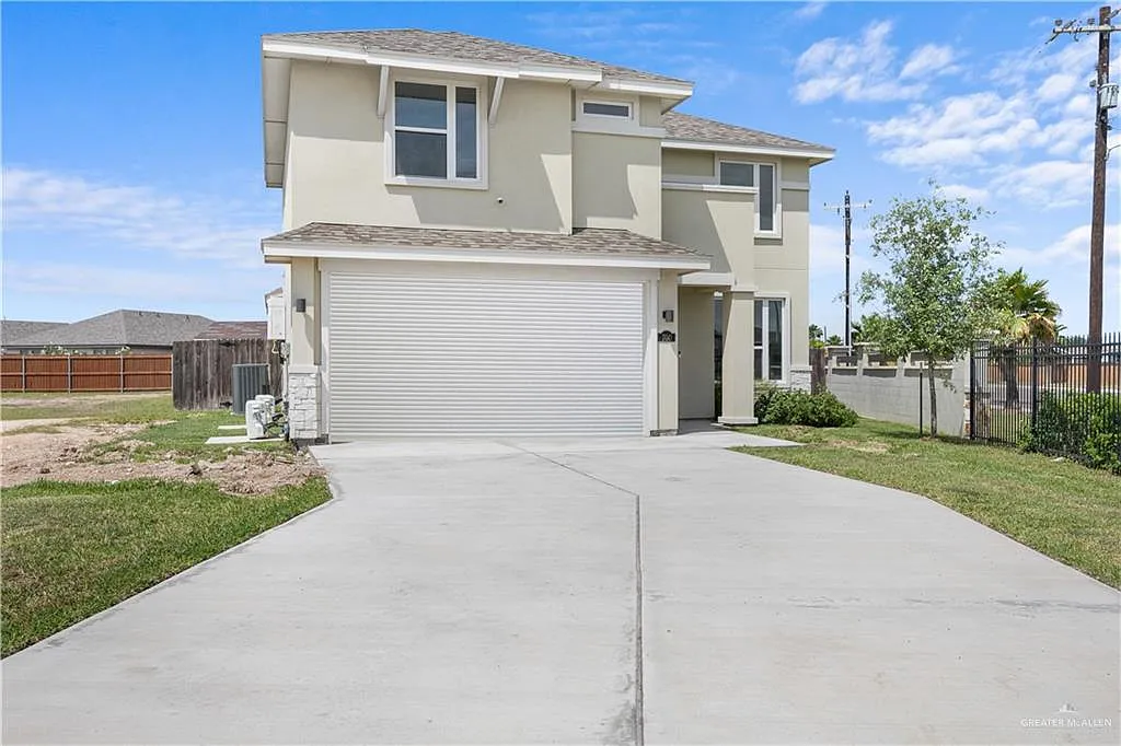 3 bed, 2.5 bath, 2297 sqft, $2,300 — Photo 2
