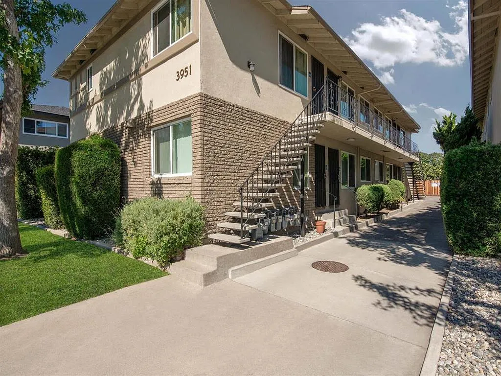 Hamilton Manor Apartments — Photo 4