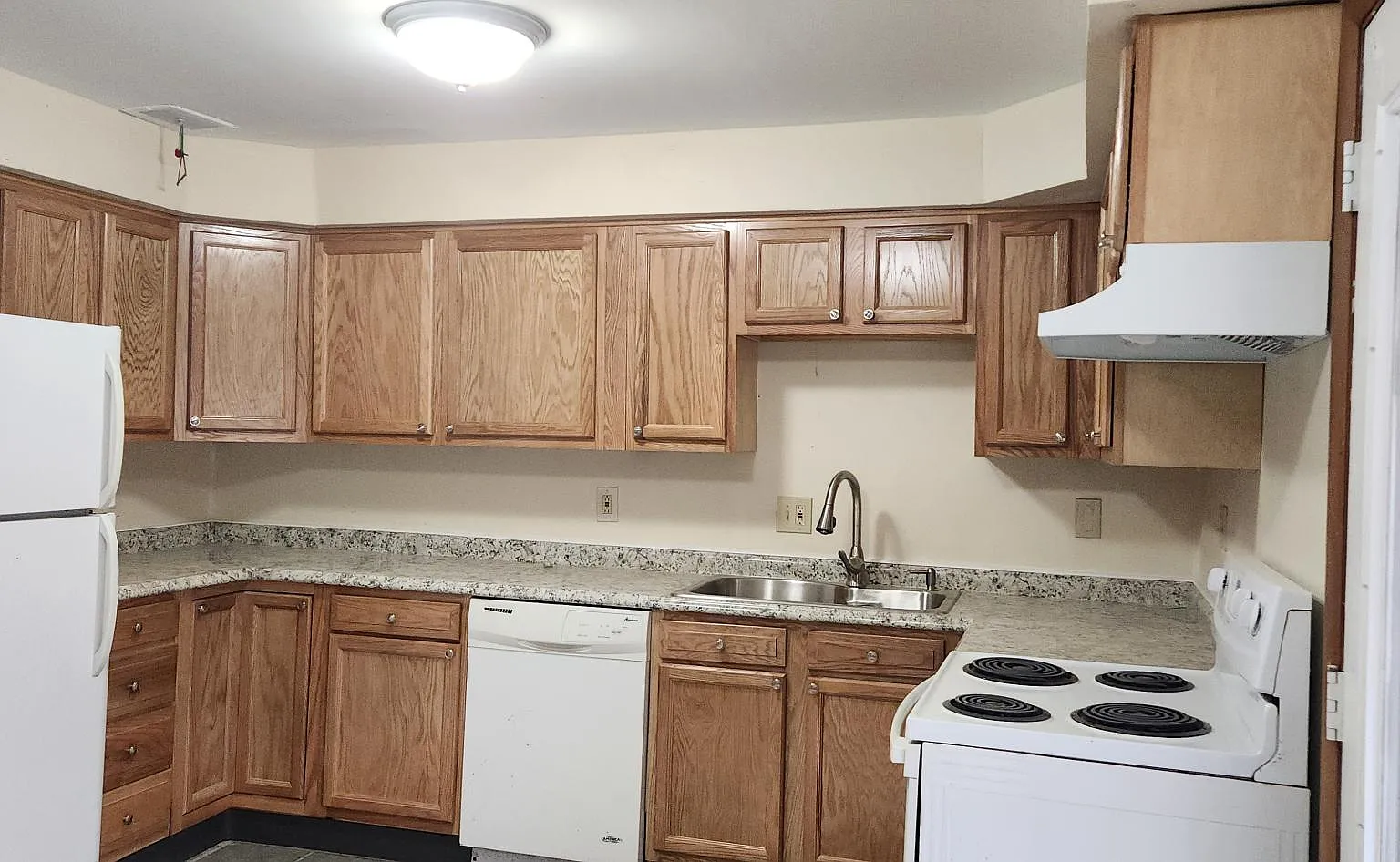 4 bed, 2292 sqft, $1,895 — Photo 3