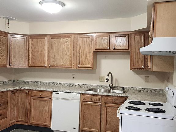 Functional kitchen with lots of counter space. New Refridgerator