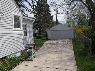3rd image of 16876 Centralia St
