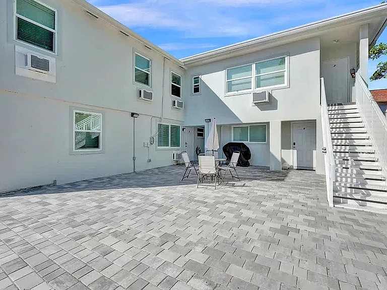906 N Riverside Dr #ID1504053P — Photo 13