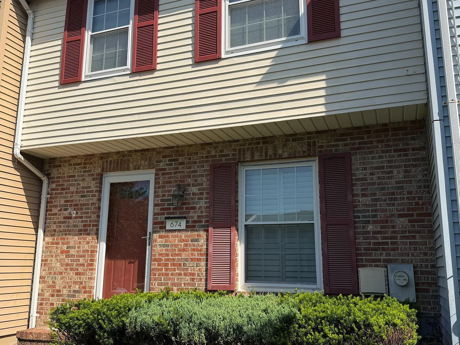 3 bed, 1.5 bath, 1500 sqft, $2,600 — Photo 2