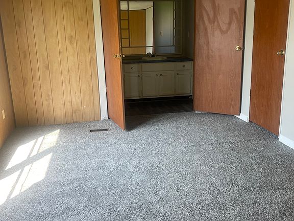 4th image of 9 Riverview Trailer Ct