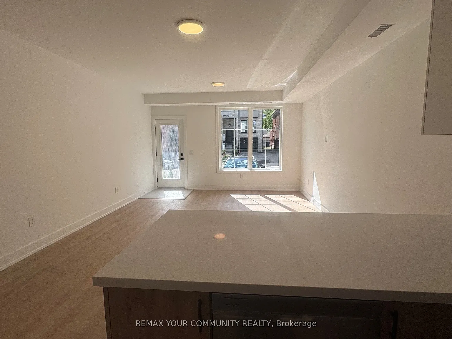 222 Belgravia Ave — Photo 3